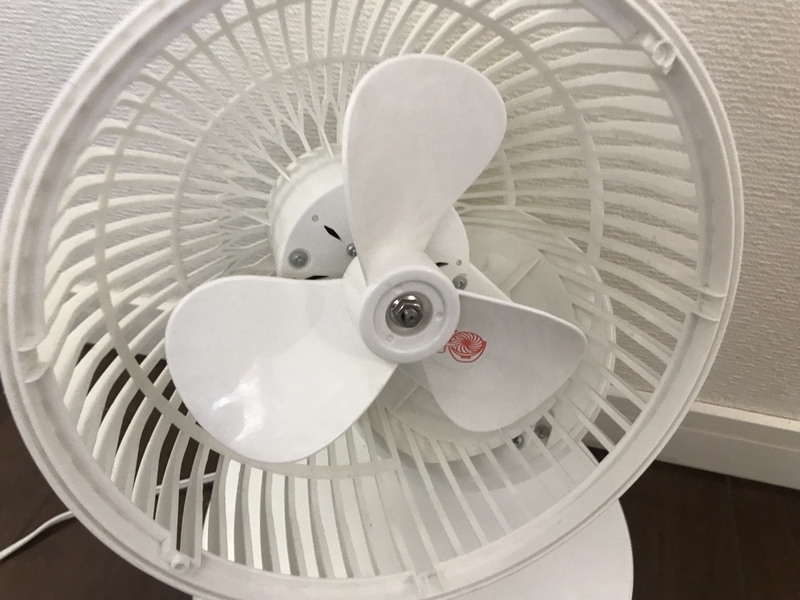 ホコリ多すぎ 分解できないサーキュレーターの掃除 100円の筆 割り箸 分解してみた ミニマリスト 子持ちズボラ主婦なま子のブログ