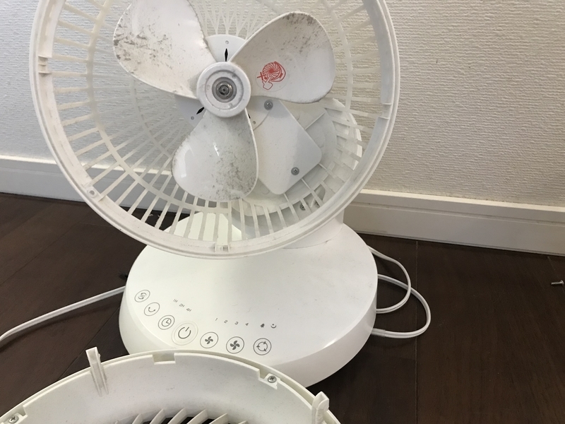 ホコリ多すぎ 分解できないサーキュレーターの掃除 100円の筆 割り箸 分解してみた ミニマリスト 子持ちズボラ主婦なま子のブログ
