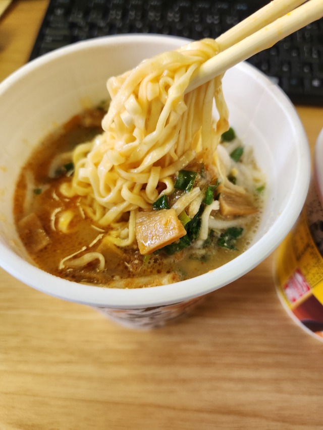 新みそきんカップラーメンカップ飯9個セット Amazon.co.jp: 《新みそきん》 濃厚味噌ラーメン ＆ 新みそきん