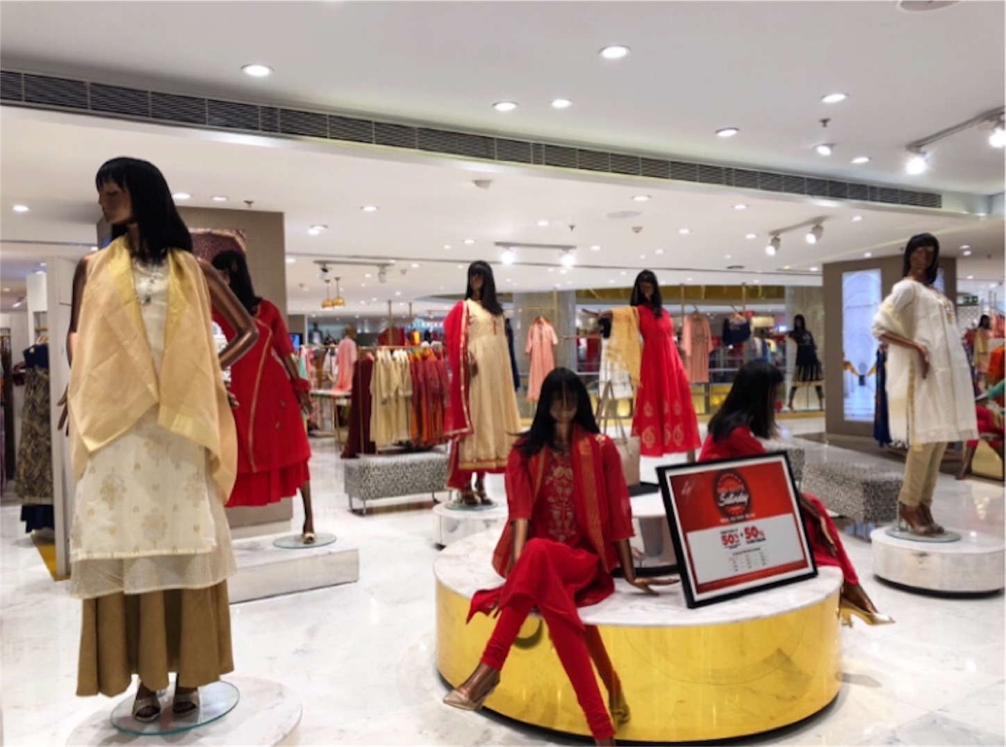 街中 空港で買う インドのおすすめお土産５選 の巻 踊らないインド人と踊る日本人 日印国際結婚ライフ