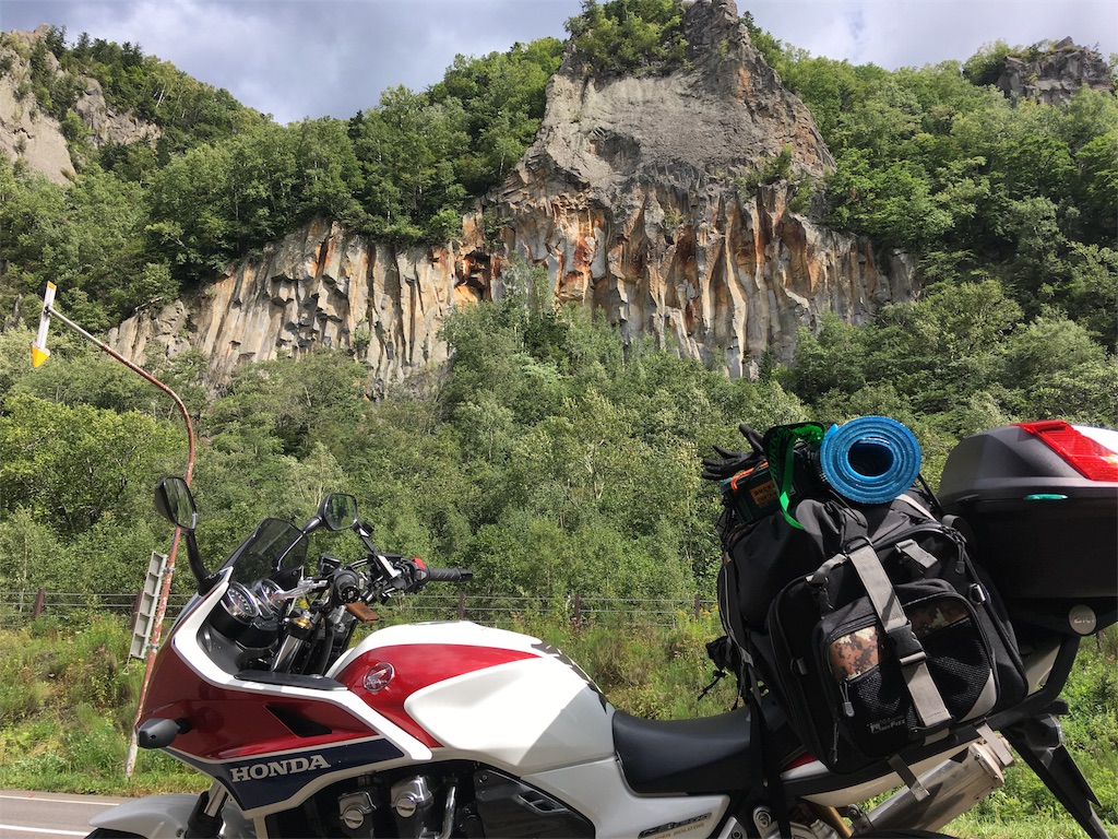 キャンツーセットColeman,MOTOFIZZ,IWATANI バイクのソロキャンプの