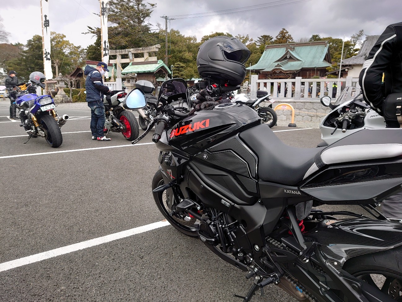 スズキエクスター革ツナギ