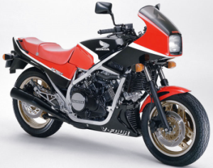 ホイルがゴールドでかっこいい Honda VF750F - バイクに乗って出かけよう
