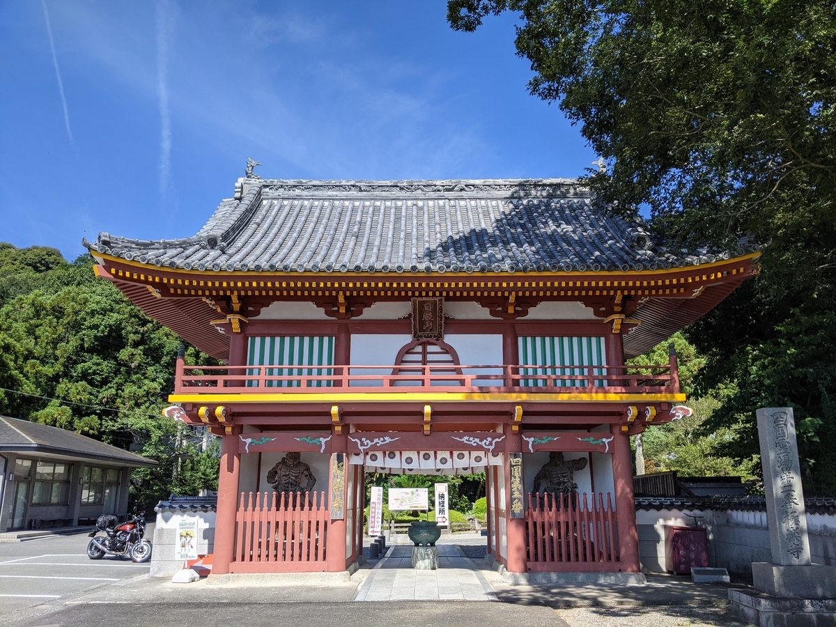 四国八十八ヶ所 第2番札所 極楽寺 ～極彩色の仁王門 安産大師と後光が