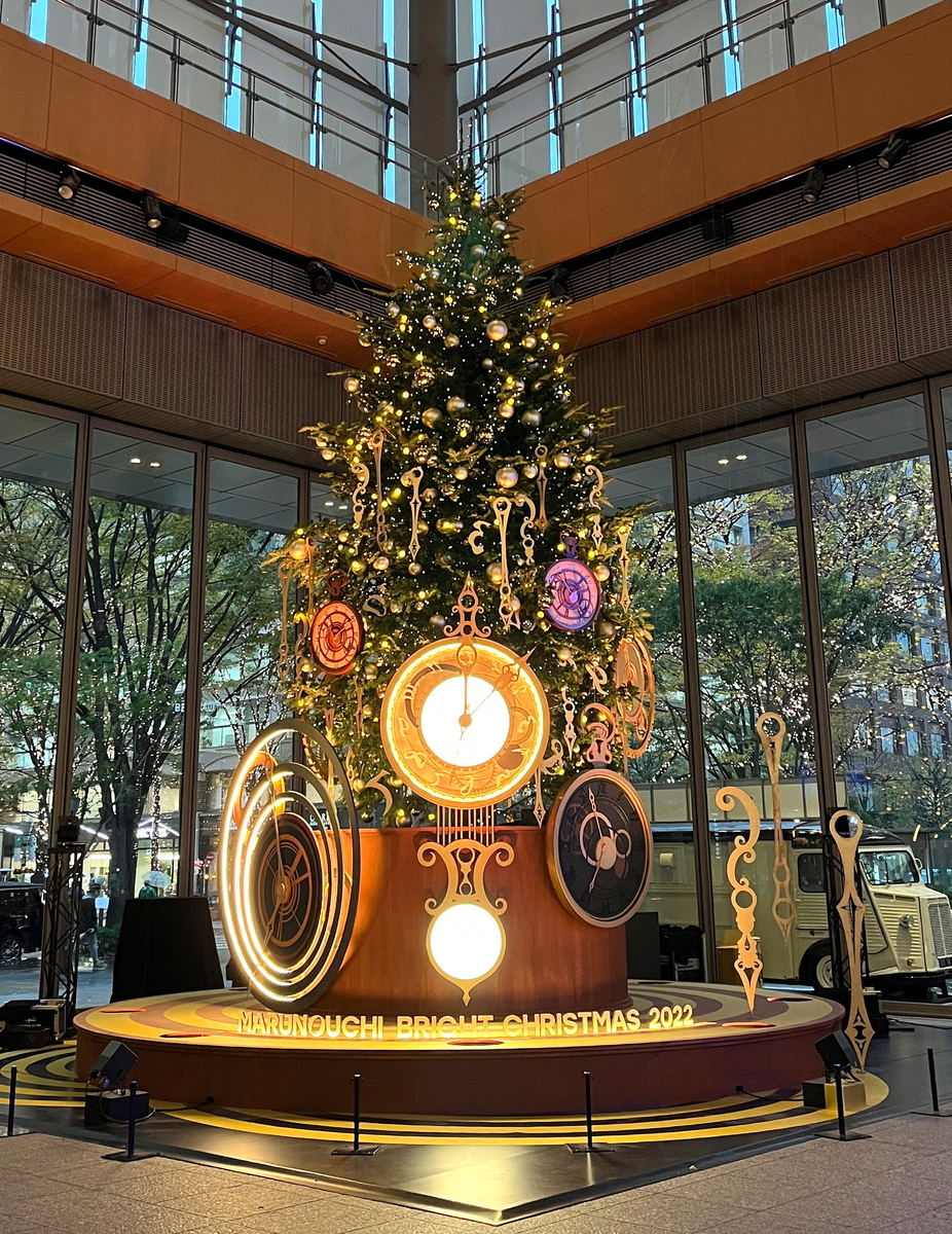 まん丸パグちゃんのクリスマスツリー クリスマスツリーのペーパークラフトが無料でダウンロード：肉の万世