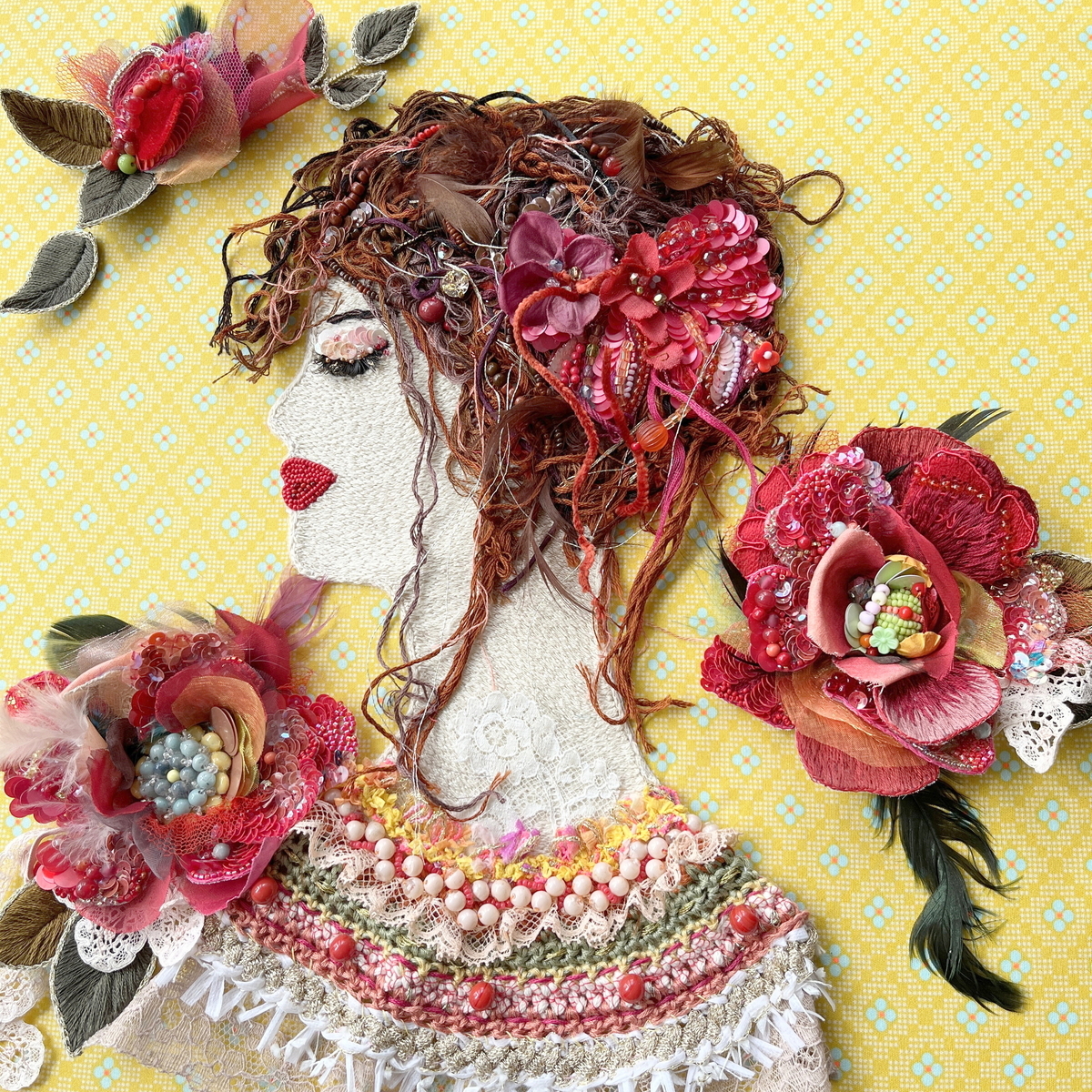 ビンテージ ビーズ刺繍 アート 女性と花 新作です 〜ビーズ刺繍アート＆フラワーブローチ〜 - 刺繍作家のBlog