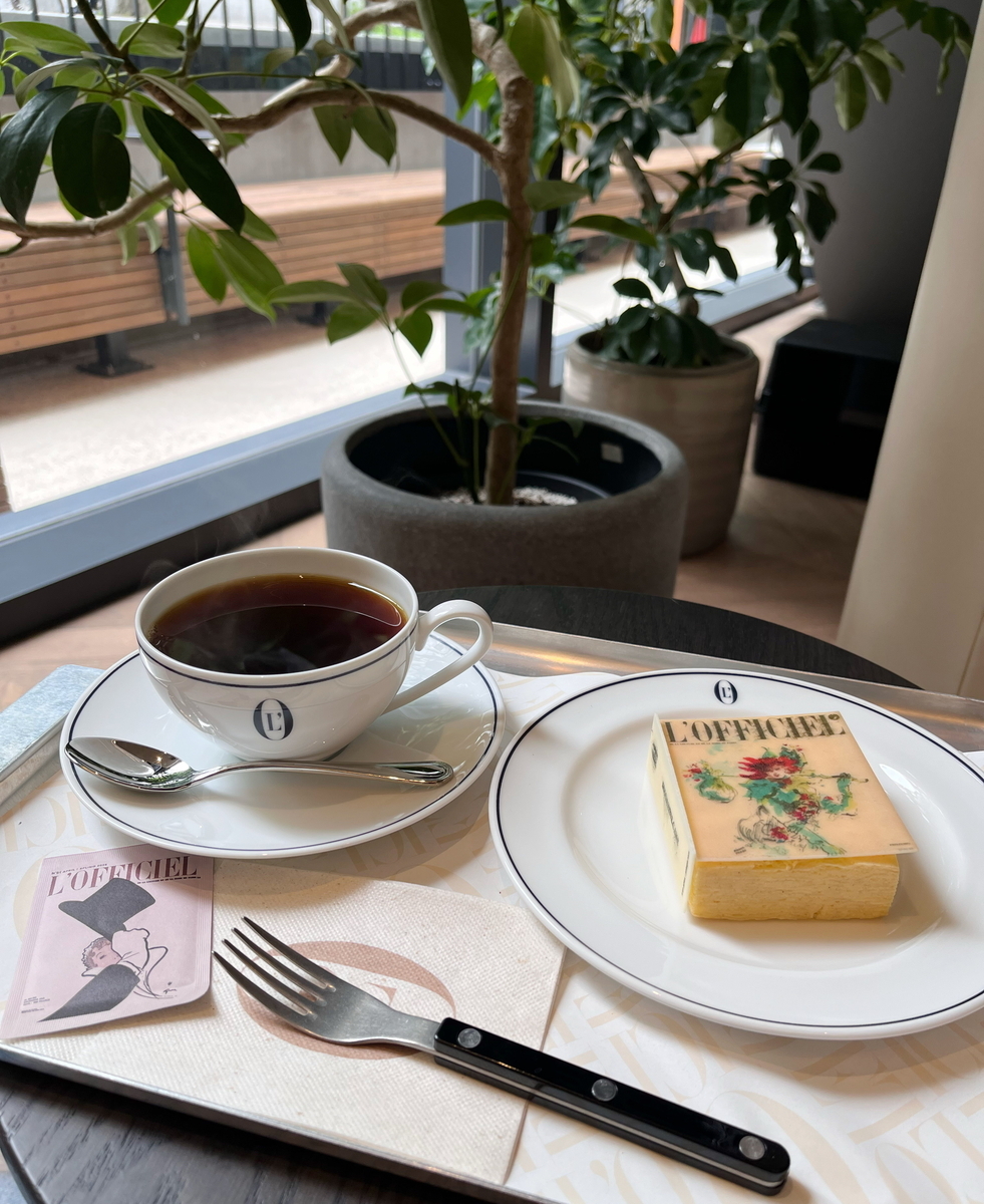 L'OFFICIEL COFFEEへ - 刺繍作家のBlog