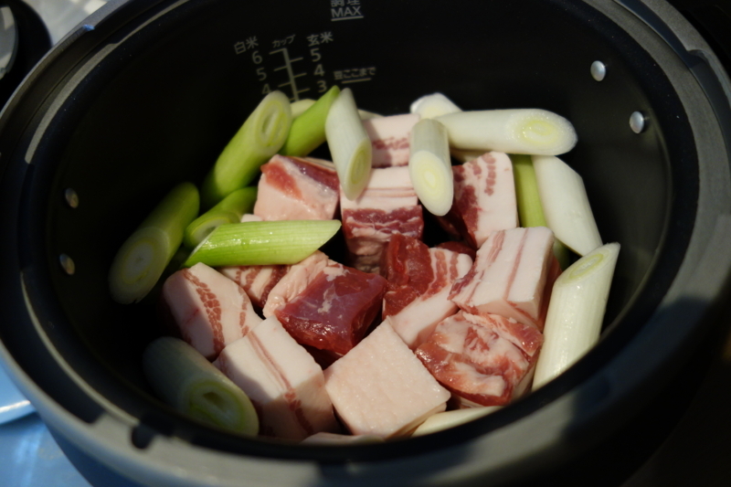 豚の角煮の材料を鍋に入れたところ