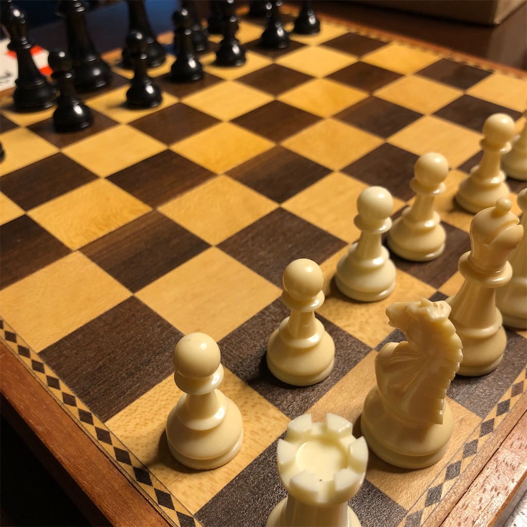骨董市で素敵レトロなチェスをゲット！古いおもちゃであそぶ贅沢な時間