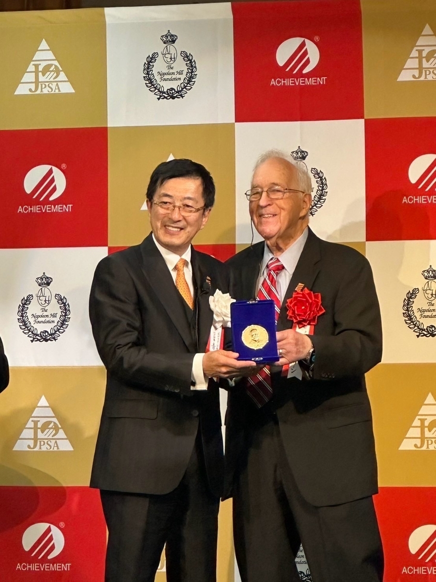 青木仁志社長とドングリーン氏