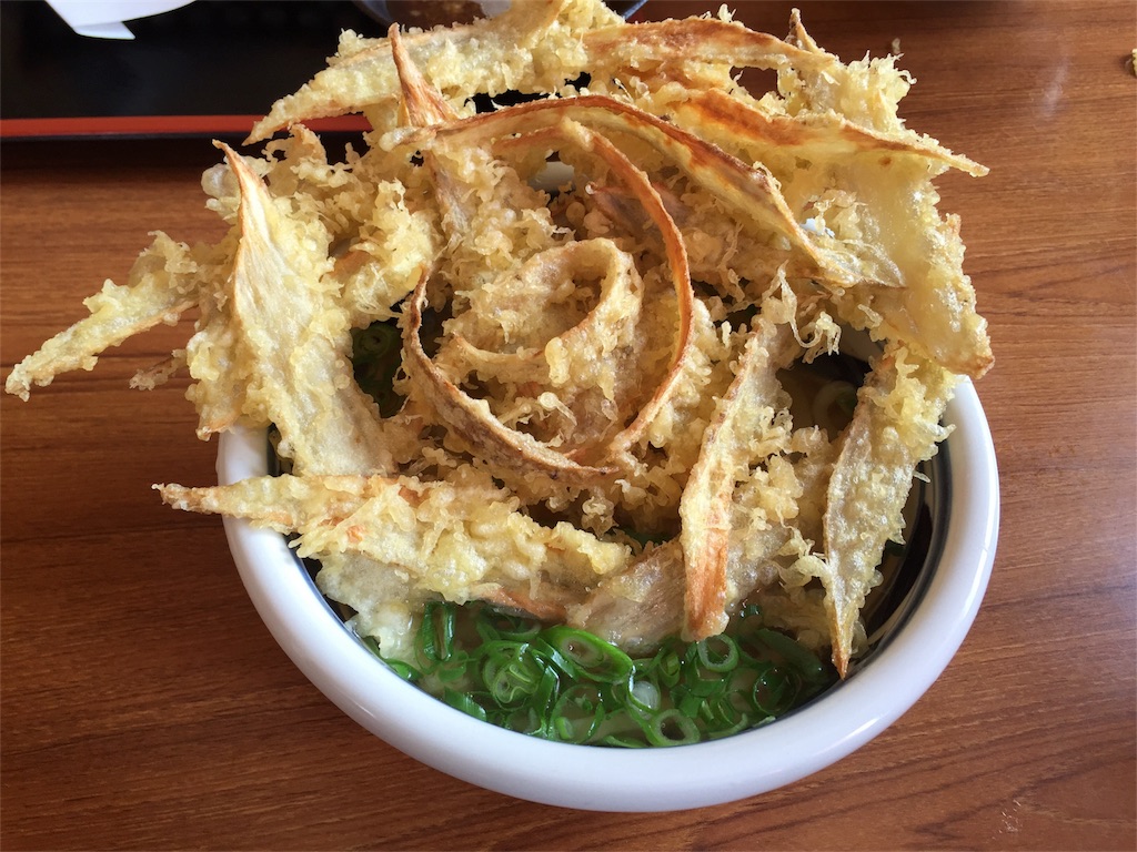 福岡・北九州市「満月」のごぼ天うどんはSNS映えもするしおいしい。 AM 500