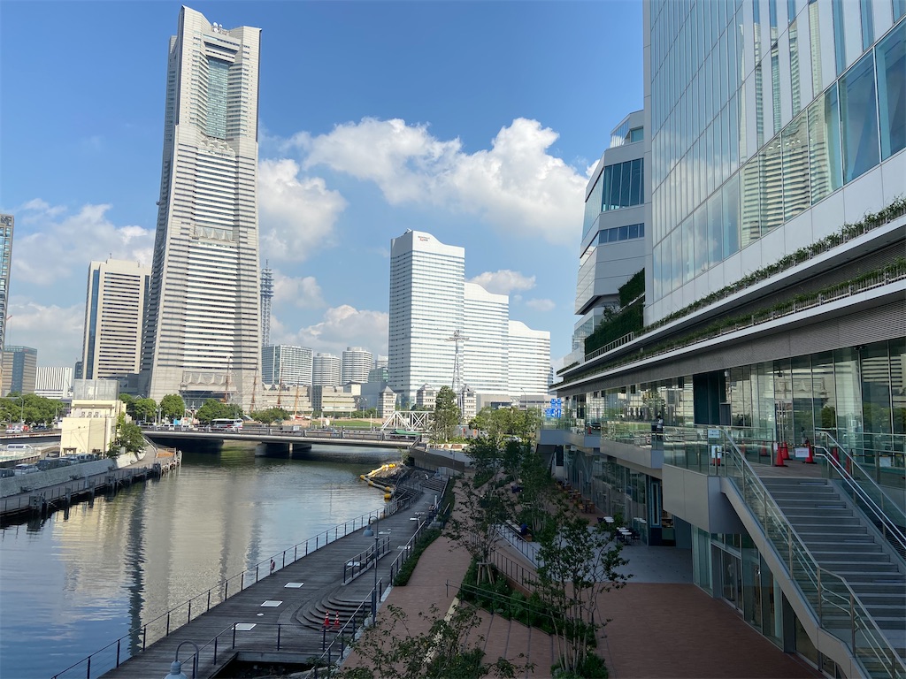 ラクシスフロントも開業した 横浜市役所新庁舎 市民ラウンジは絶景 Am 5 00