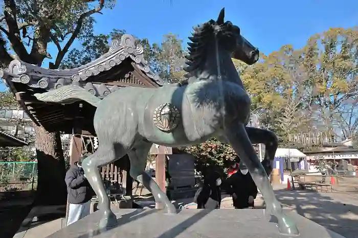 藤森神社の神馬像です。今にも駆け出しそうな躍動感に溢れています。