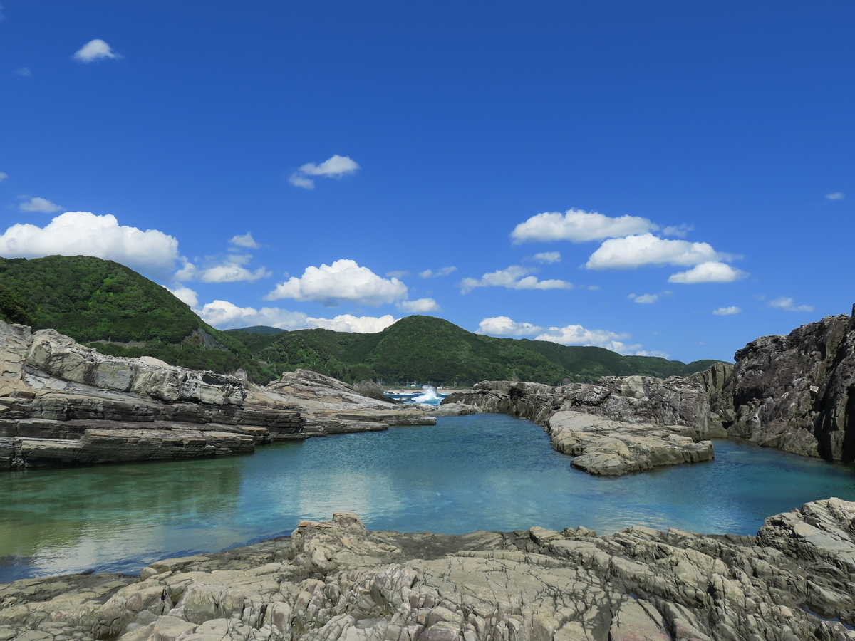 すさみで荒れた海を撮る その4 見老津駅まで - 光つかまえて～雫と海と