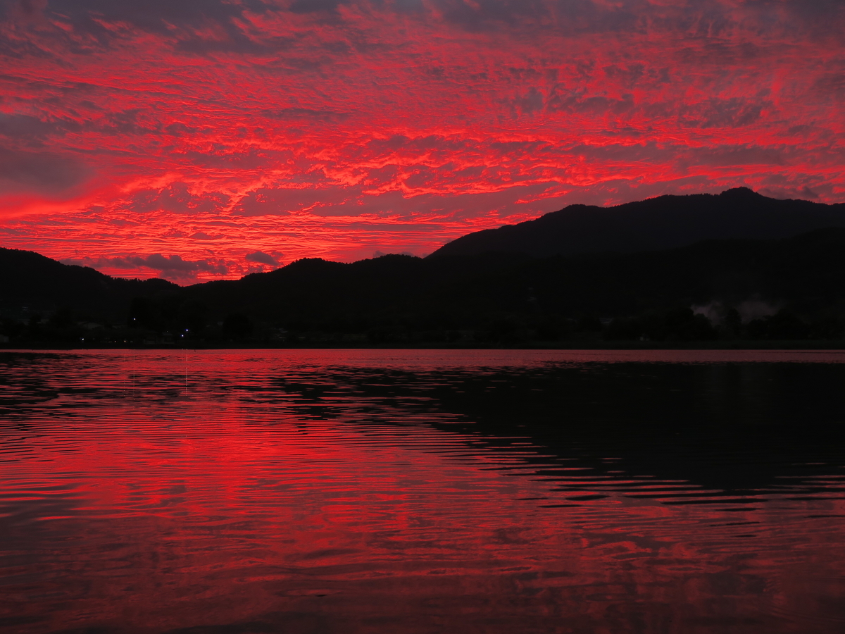 空と光の写真「綺麗な夕焼け」 露出の難しい焼け空をフィルターワークで美しく撮る」by うさだ