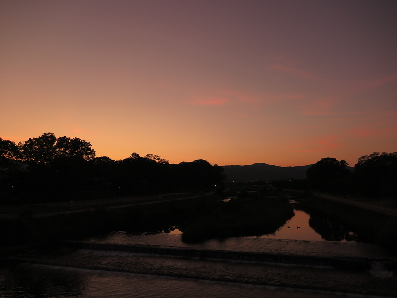 清少納言の罪 秋は夕暮れ 夏は夕暮れ 光つかまえて 雫と海と季節のフォトブログ