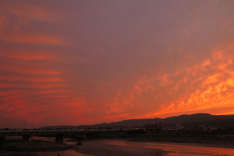 ガイドブックではわからない京都の夕日 夕焼けスポット選 光つかまえて 雫と海と季節のフォトブログ