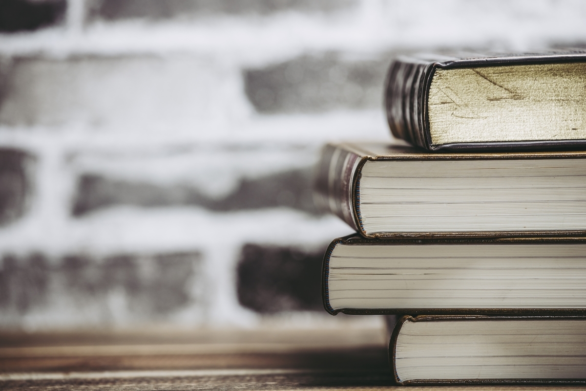 積まれた本、古本、新書、洋書