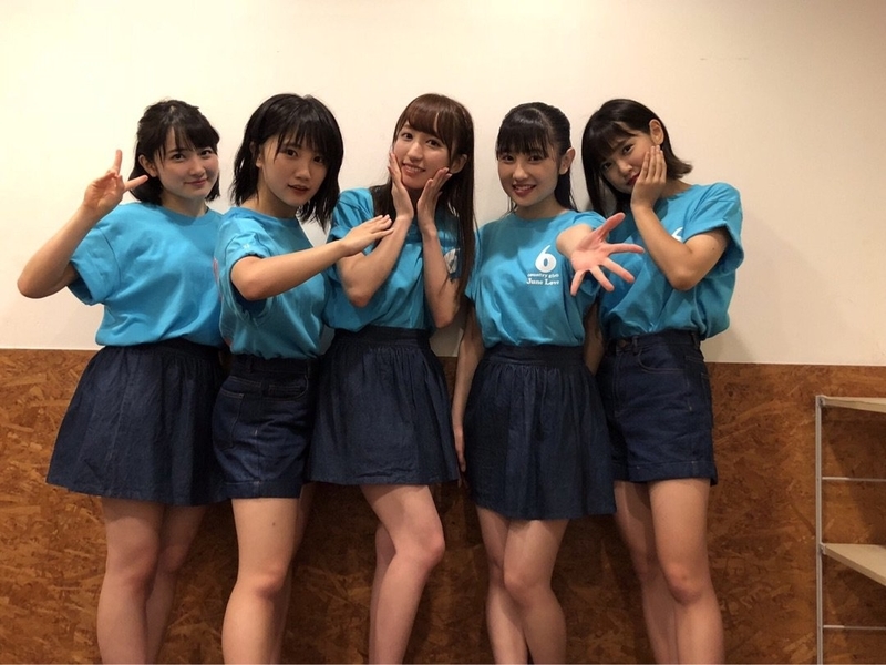 森戸知沙希・船木結・梁川奈々美・山木梨沙・小関舞（カントリー