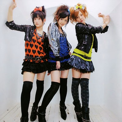Buono! 鈴木愛理 夏焼雅 嗣永桃子アクリルスタンドセット Amazon.co.jp: Buono!(嗣永桃子、夏焼雅、鈴木愛理)2品B2告知