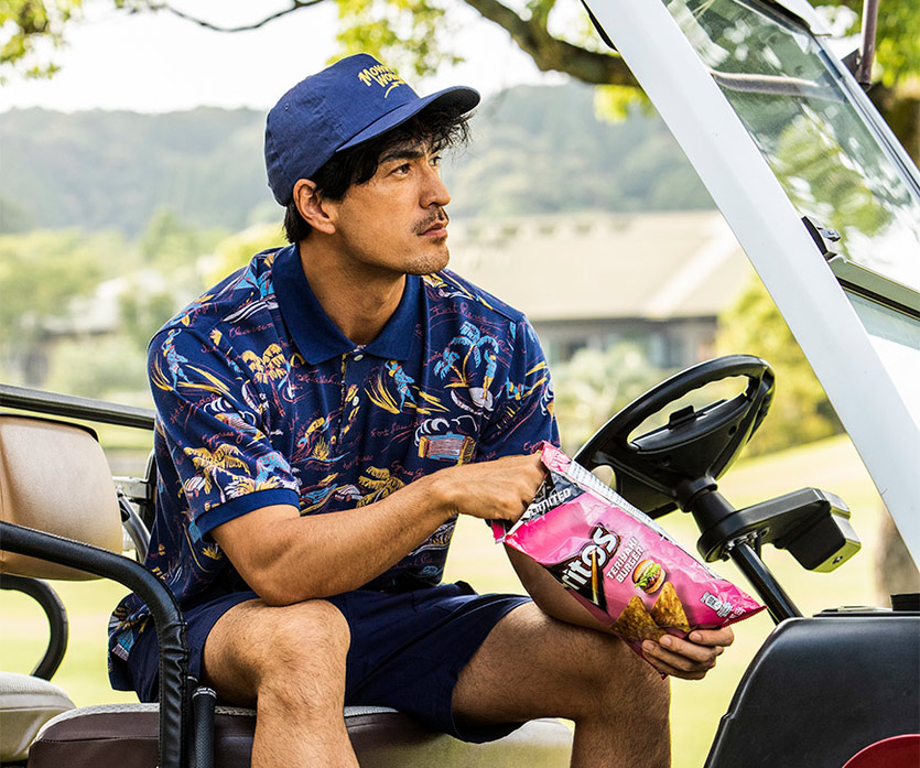 夏のプレーが華やぐ 「アロハ」なポロシャツに挑戦 - BRUDER