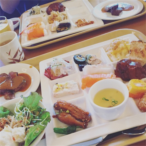 ホテルの食事(夕食・朝食)< f:id:natsupocha:20170228143432j:image