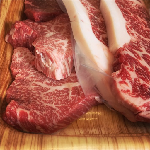 もも肉は1番ぶ厚いので2.5cm弱の厚さ もも肉は1番ぶ厚いので2.5cm弱の厚さ