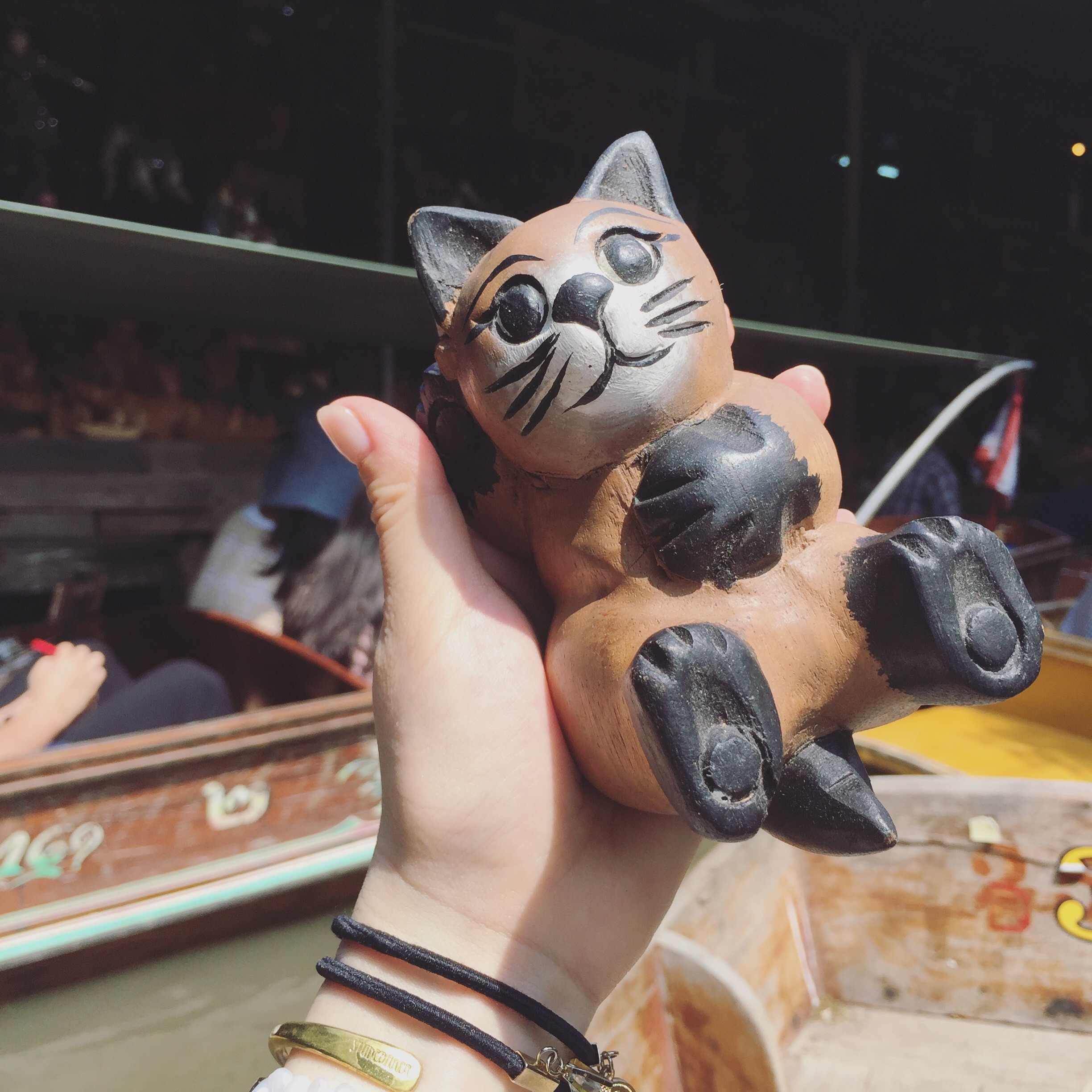 水上マーケットでゲットした猫の置物 f:id:natsupocha:20170607142635j:image