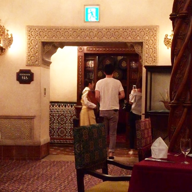 本棚の扉とワインセラーのお部屋 本棚の扉とワインセラーのお部屋