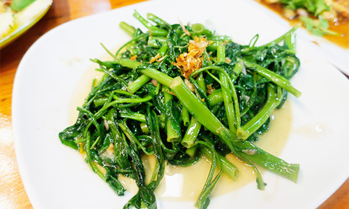 Kamlangsib料理:サービスの炒め物