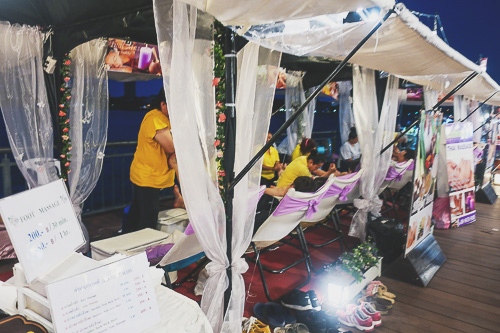 Massage shop around the river