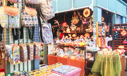 ASIATIQUE has a lot of Souvenir shop
