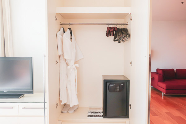 Closet and valuables case