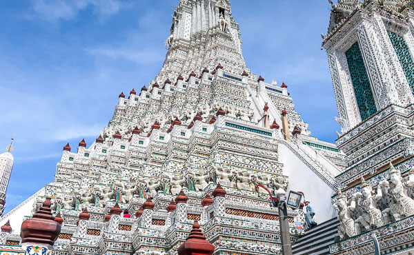 The highlight is the temple wall! The decoration of the outer wall is beautiful!