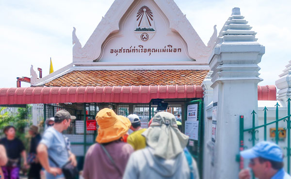 watarun watpho across ferry
