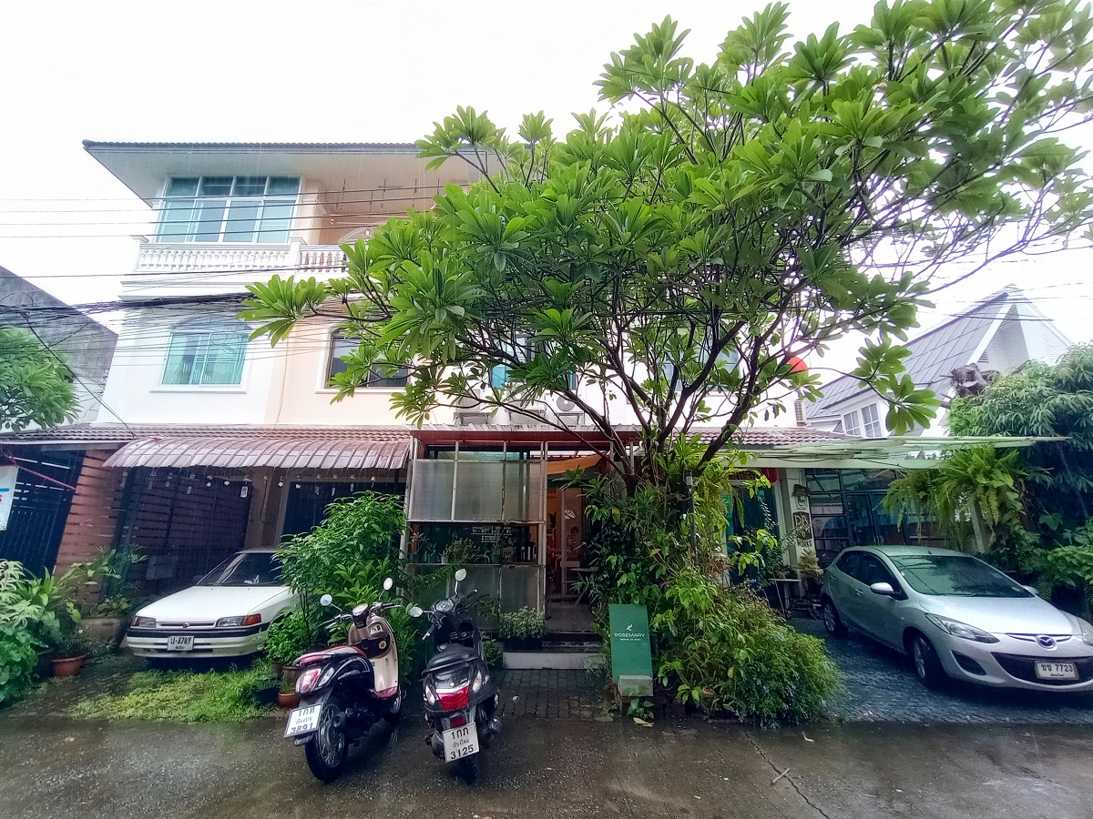 【チェンマイ／ニマンヘミン】ニマンヘミンで朝食を「Rosemary Cafe」 自然に沿った生き方ガイド