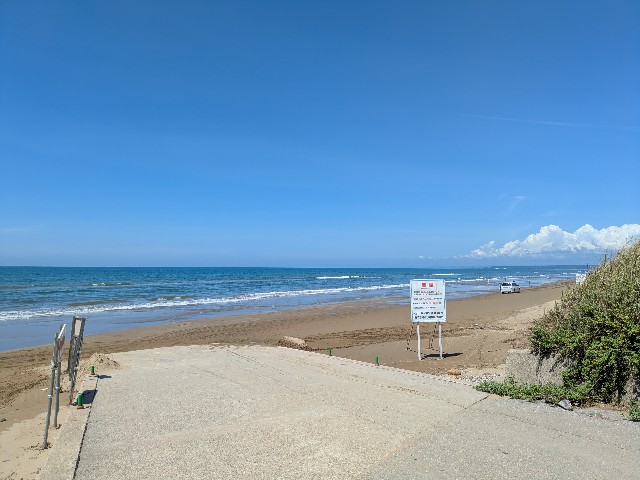 石川県羽咋市>砂浜走れる奇跡のロード！千里浜なぎさドライブウェイ