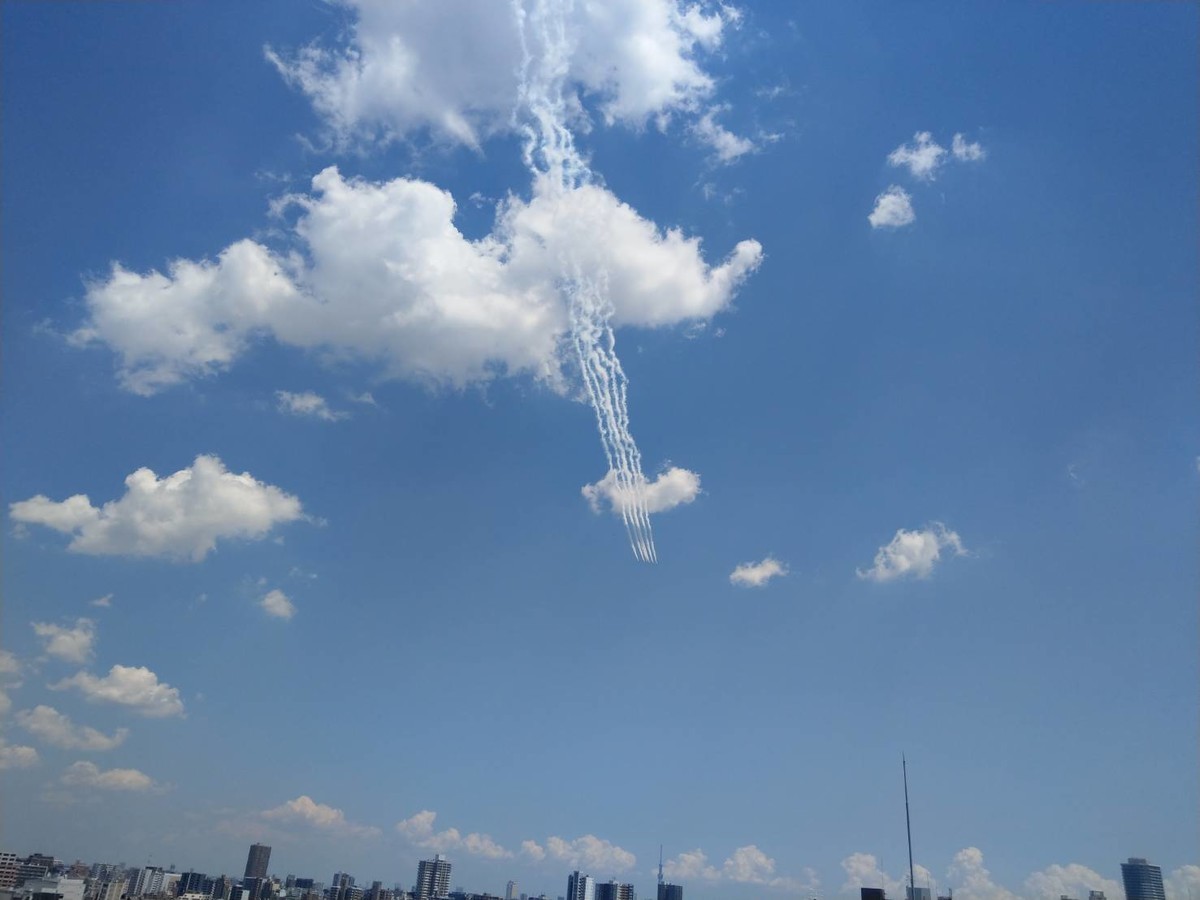都心の空にブルーインパルス Space Antenna Seven