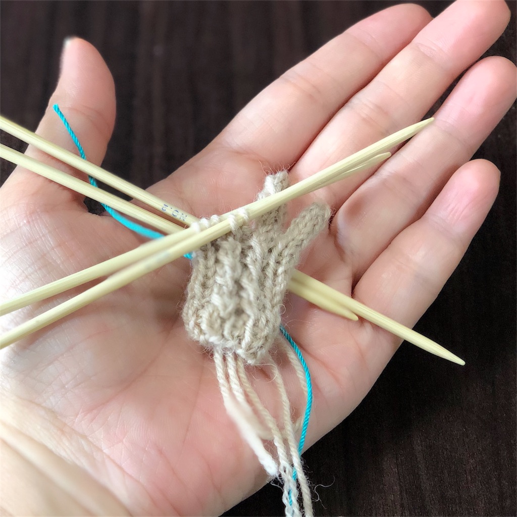 ミニ手袋 編み図確認中 こんな感じで編んでます 編み編みのブログ