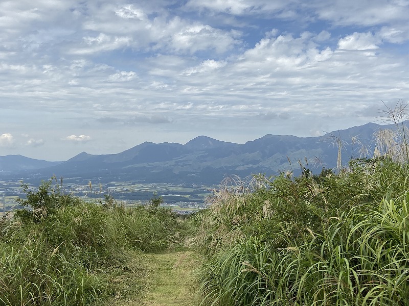 九州自然歩道 49日目 藪漕ぎ上等南阿蘇外輪山 熊本県阿蘇郡高森町高森中央～高森町清水峠 2020年9月19日 - 九州自然歩道を週末に歩き倒す