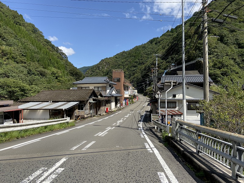九州自然歩道 54日目 清流川辺川を眺めながら子守唄の里へ 熊本県八代市泉町仁田尾（五家荘）～球磨郡五木村頭地 2020年9月27日 - 九州 ...