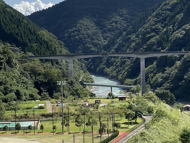 九州自然歩道 54日目 清流川辺川を眺めながら子守唄の里へ 熊本県八代市泉町仁田尾（五家荘）～球磨郡五木村頭地 2020年9月27日 - 九州 ...