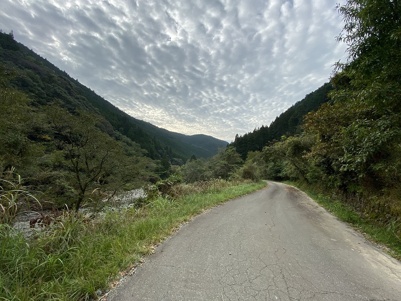 2020年10月4日 九州自然歩道 56日目 熊本県球磨郡水上村白蔵越～湯前町湯前駅 通行止めの球磨川源流域を迂回 - とりあえず、歩くか ...
