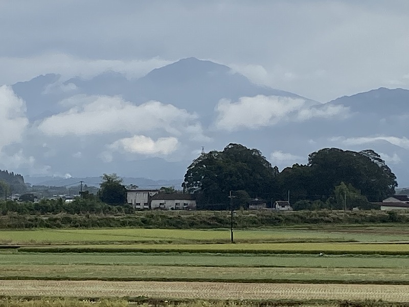九州自然歩道 58日目 ブルートレインの宿から球磨川沿いに人吉まで歩く 熊本県球磨郡多良木町ブルートレインたらぎ~人吉市人吉橋 2020年10 ...