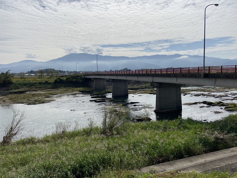 九州自然歩道 58日目 ブルートレインの宿から球磨川沿いに人吉まで歩く 熊本県球磨郡多良木町ブルートレインたらぎ~人吉市人吉橋 2020年10 ...