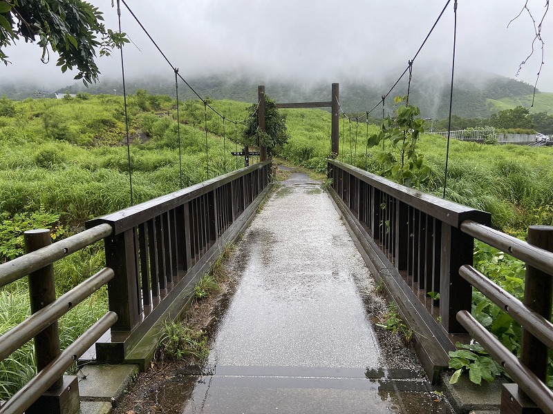 九州自然歩道 113日目 ずぶ濡れ地獄の最後に天使を見た 大分県竹田市久住町法華院温泉山荘~玖珠郡九重町牧ノ戸峠 2021年8月9日 - 九州 ...