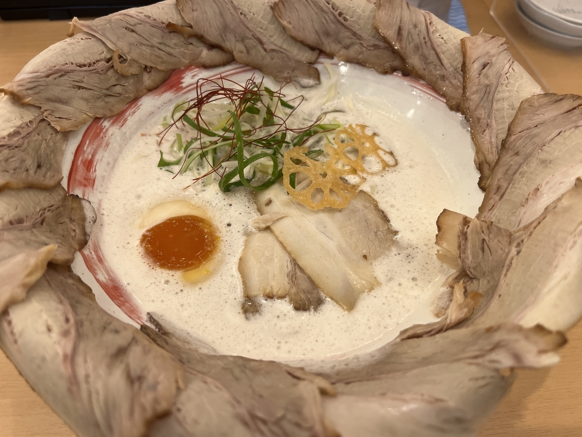 ラーメン加虎,真のエースチャーシュー,花びら,とんこつラーメン,ラーメン,
