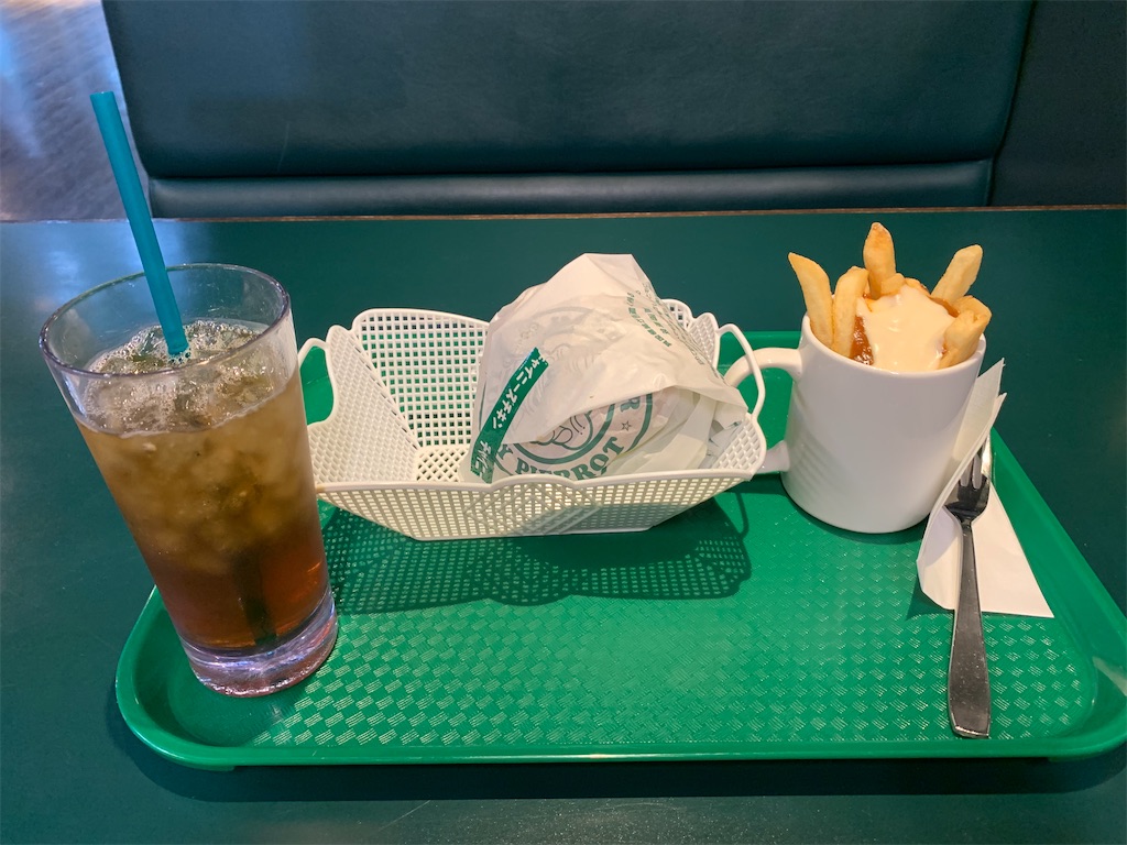 【函館名物】金森赤レンガ倉庫に行ってラッキーピエロを食べてきた！！美味しすぎる！！【車で一人旅】