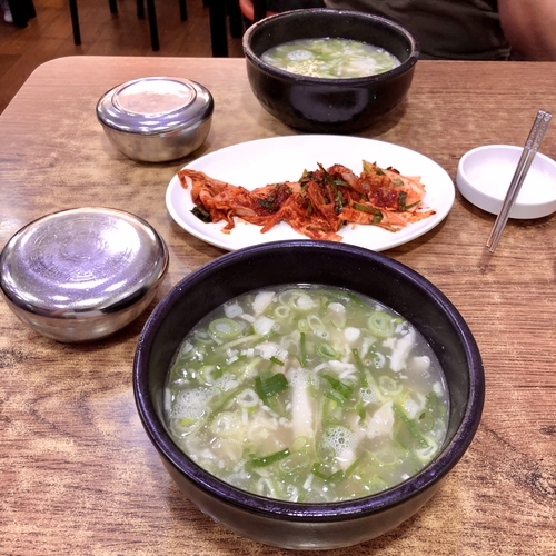 釜山駅近くのデジクッパ