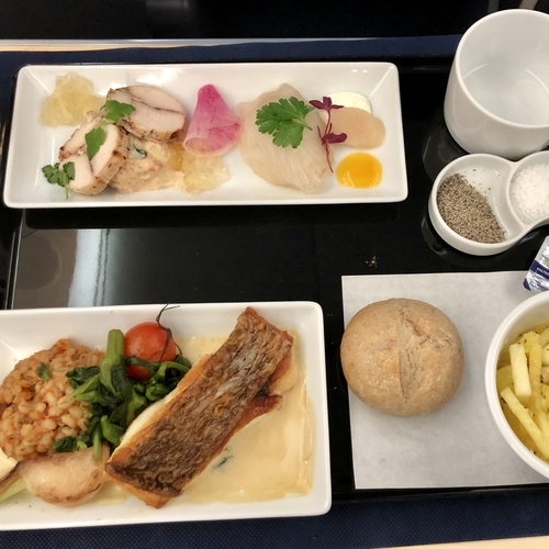 ビジネスクラスの機内食